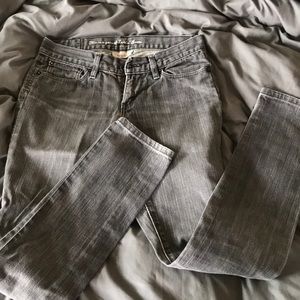 Dark gray Levi’s skinny low rise